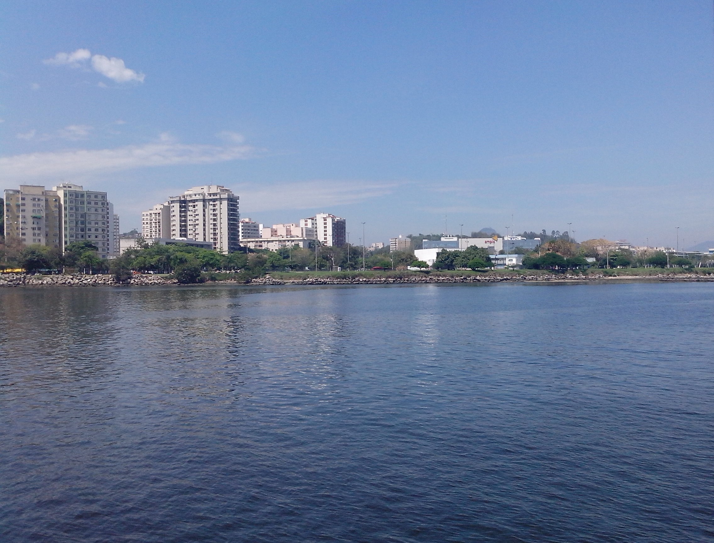 Vista do Centro de Niteroi a partir da Baia de Guanabara